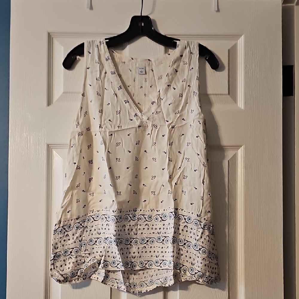 Women's White and Blue Patterned Top